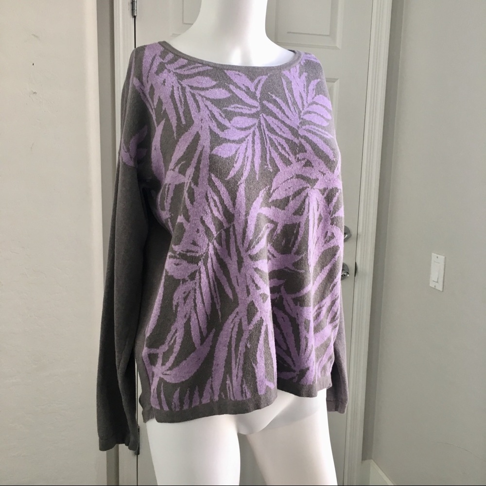 Super cute Tommy Bahama long sleeve sweater